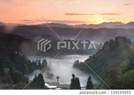 山古志梯田的雲海與日出 山古志梯田的雲海與日出 139543955