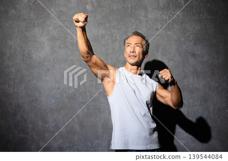 Senior man in training wear, sports image Senior man in training wear, sports image 139544084