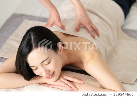 做按摩的女人 做按摩的女人 139544605