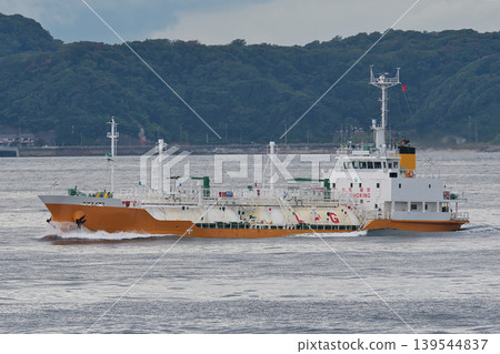 液化石油氣油輪在海上航行 液化石油氣油輪在海上航行 139544837