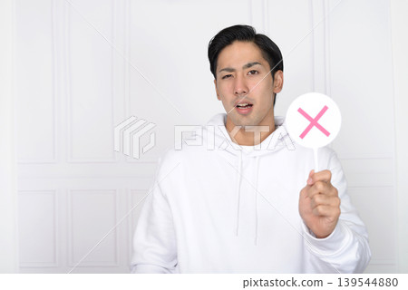 標記不正確的男士 標記不正確的男士 139544880