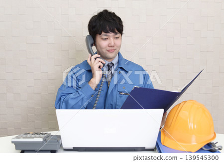 Workers who do desk work Workers who do desk work 139545300