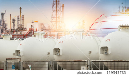 Industrial gas storage tank. LNG or liquefied natural gas storage tank. Energy price crisis. Gas tank in petroleum refinery. Energy crisis. Natural gas storage industry and global market consumption. Industrial gas storage tank. LNG or liquefied natural gas storage tank. Energy price crisis. Gas tank in petroleum refinery. Energy crisis. Natural gas storage industry and global market consumption. 139545783