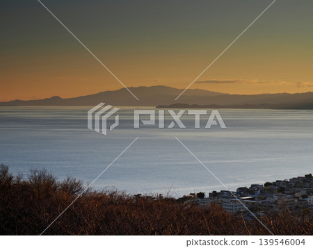 Sunset over Sagami Bay (from Azumayama Park, Ninomiya Town, Nakagun, Kanagawa Prefecture) 139546004