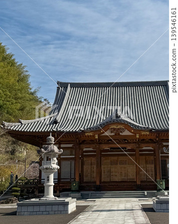 A clear day with the main hall of Dounji Temple and the surrounding mountain scenery. (Copy space available) A clear day with the main hall of Dounji Temple and the surrounding mountain scenery. (Copy space available) 139546161
