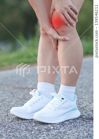 Young adult female runner with knee pain from ACL injury or patellofemoral syndrome. woman having joint ache, ligament tear or patellar tendinitis during running. Sports medical and healthcare concept Young adult female runner with knee pain from ACL injury or patellofemoral syndrome. woman having joint ache, ligament tear or patellar tendinitis during running. Sports medical and healthcare concept 139546211