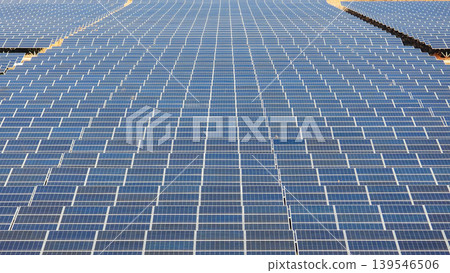 太陽能板整齊排列 太陽能板整齊排列 139546506