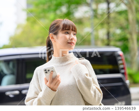 智能手機的女人 139546639