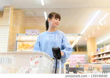 A woman shopping A woman shopping 139546690