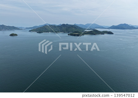 An aerial photograph showing islands floating in the Seto Inland Sea off the coast of Mihara City, Hiroshima Prefecture. 139547012