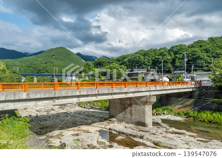 The vermilion Hoju Bridge at the entrance to Yamadera Risshaku-ji Temple and the summer mountain range (Yamagata City, Yamagata Prefecture) The vermilion Hoju Bridge at the entrance to Yamadera Risshaku-ji Temple and the summer mountain range (Yamagata City, Yamagata Prefecture) 139547076