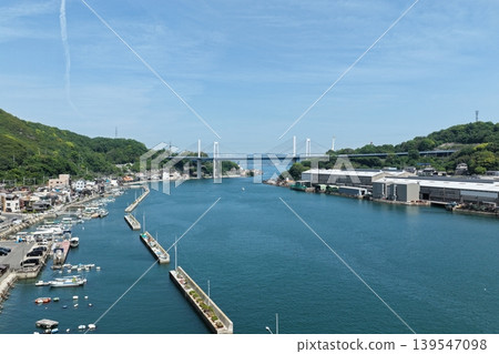 廣島縣尾道市尾道水道和尾道橋的空拍照片。 139547098