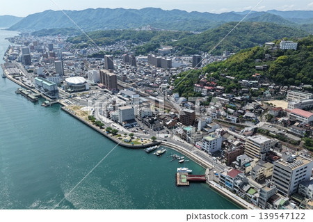 從空中俯瞰廣島縣尾道市和尾道海峽的照片。 139547122