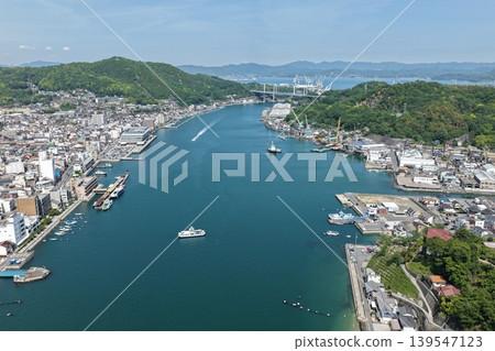 Aerial photograph overlooking the Onomichi Strait in Hiroshima Prefecture, the city of Onomichi, and Mukaijima Island. 139547123