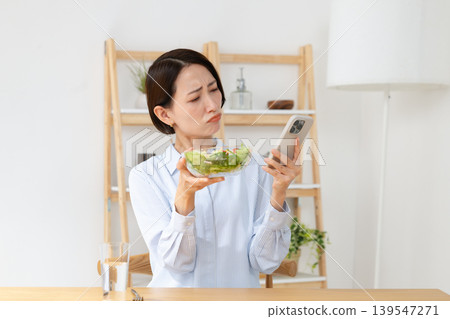woman having trouble eating woman having trouble eating 139547271