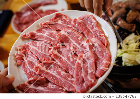 加入生羊肩肉 加入生羊肩肉 139547762