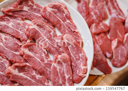 烤製前的生羊肩肉 烤製前的生羊肩肉 139547767