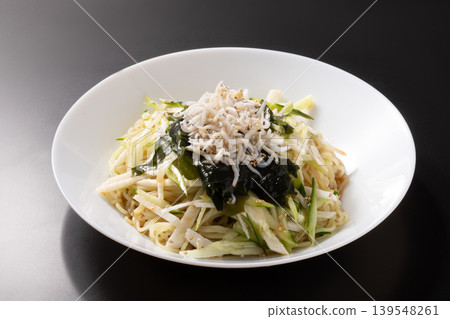 涼麵（配煮銀魚、山藥泥、黃瓜和海帶） 139548261