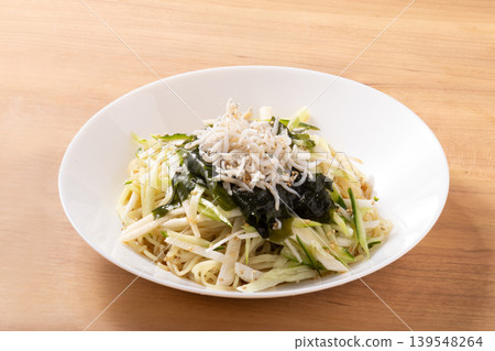 涼麵（配煮銀魚、山藥泥、黃瓜和海帶） 139548264