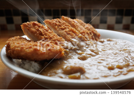 Freshly made, steaming hot katsu curry 139548576