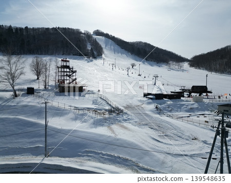 北海道延輕町巖谷滑雪場冬季景色鳥瞰圖。 北海道延輕町巖谷滑雪場冬季景色鳥瞰圖。 139548635