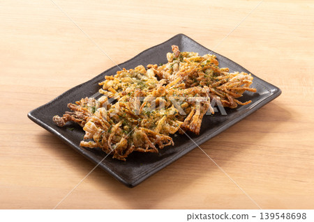 金針菇日式炸雞佐海苔和鹽 金針菇日式炸雞佐海苔和鹽 139548698