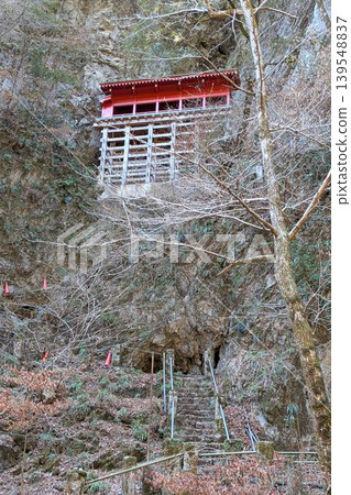 萬願寺（出鶴觀音）的內殿建在懸崖上。 139548837