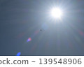 飛機朝著太陽飛去 139548906