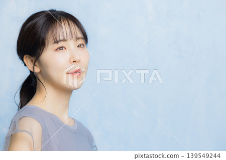 年輕的女士 年輕的女士 139549244
