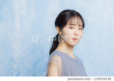 年輕的女士 年輕的女士 139549246