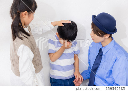 Image of a female security guard Image of a female security guard 139549385