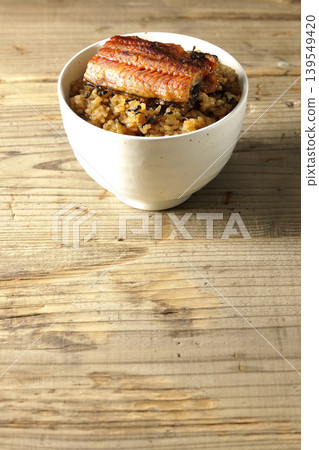 一張迷你鰻魚飯的照片。 一張迷你鰻魚飯的照片。 139549420