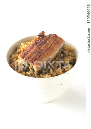 一張迷你鰻魚飯碗的照片,單獨拍攝於白色背景前。 一張迷你鰻魚飯碗的照片,單獨拍攝於白色背景前。 139549668