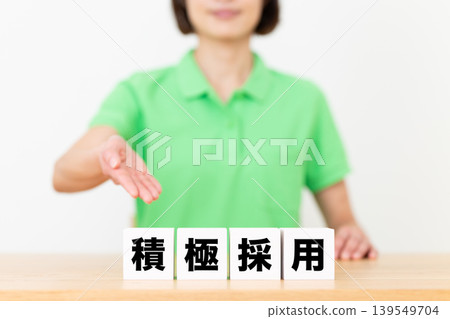 各街區積極招募中年婦女擔任護理人員。 139549704