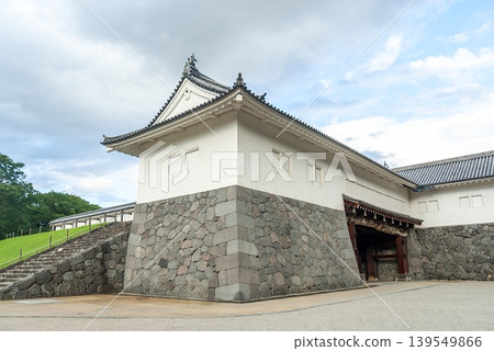 修復後的二之丸(第二外堡)東正教雄偉地矗立在山形城(山形縣山形市)的遺址上。 修復後的二之丸(第二外堡)東正教雄偉地矗立在山形城(山形縣山形市)的遺址上。 139549866
