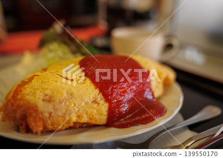 A juicy omelet rice dish from a Showa-era diner (Aomori Prefecture) A juicy omelet rice dish from a Showa-era diner (Aomori Prefecture) 139550170