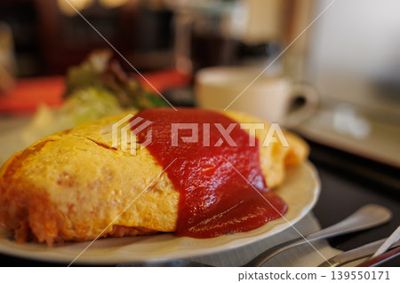 A juicy omelet rice dish from a Showa-era diner (Aomori Prefecture) A juicy omelet rice dish from a Showa-era diner (Aomori Prefecture) 139550171