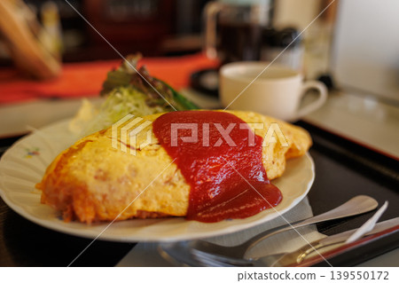 A nostalgic omelet rice dish from a Showa-era diner (Aomori Prefecture) A nostalgic omelet rice dish from a Showa-era diner (Aomori Prefecture) 139550172