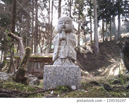一尊靜謐的地藏菩薩像 一尊靜謐的地藏菩薩像 139550297