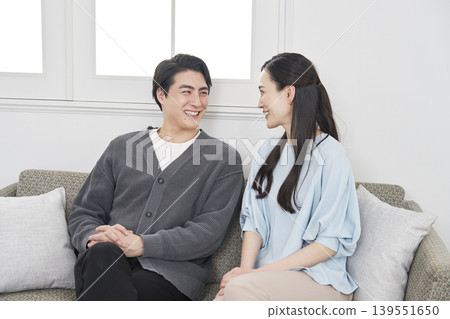 A couple talking in the living room 139551650