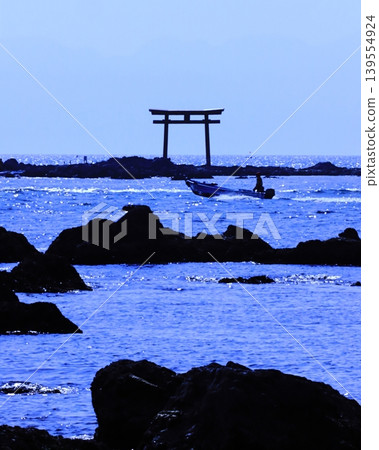 海中的鳥居,森戶海灘,葉山町 海中的鳥居,森戶海灘,葉山町 139554924