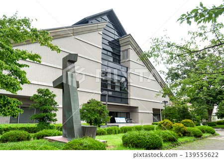 The exterior of the Yamagata Museum of Art and the bronze sculpture standing in its front garden (Yamagata City, Yamagata Prefecture) The exterior of the Yamagata Museum of Art and the bronze sculpture standing in its front garden (Yamagata City, Yamagata Prefecture) 139555622