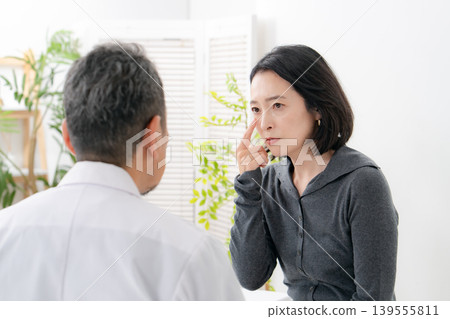 Women concerned about nasolabial folds: Cosmetic medical treatments Women concerned about nasolabial folds: Cosmetic medical treatments 139555811