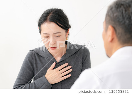 女性，健康狀況不佳，更年期症狀，面對面 139555821