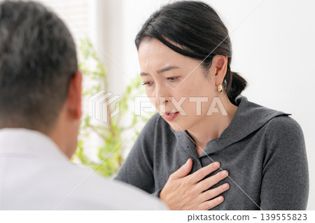 Woman, poor health, menopausal symptoms, face-to-face Woman, poor health, menopausal symptoms, face-to-face 139555823