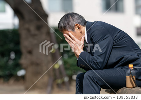沮喪的商人 139555838