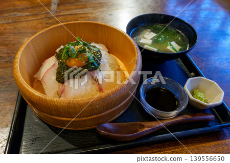 Sea bream rice bowl topped with fresh sashimi - Japanese-style seafood dish 139556650