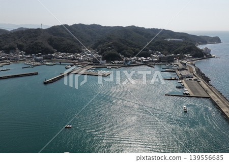 Aerial photograph showing the fishing port and coastal townscape of Kada, Wakayama Prefecture. Aerial photograph showing the fishing port and coastal townscape of Kada, Wakayama Prefecture. 139556685