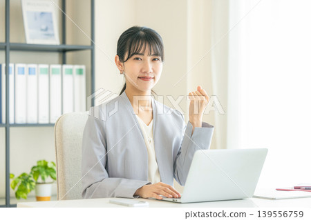 Business woman who works with a smile Business woman who works with a smile 139556759