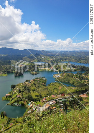 The breathtaking scenery of Lake Guatapé, Colombia: Green islands and blue lake waters as seen from El Peñón. 139557027